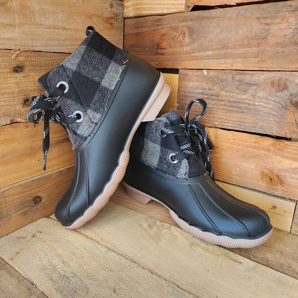 Duck boots